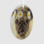 Pug met Daisy Crown Ornament (voorkant)