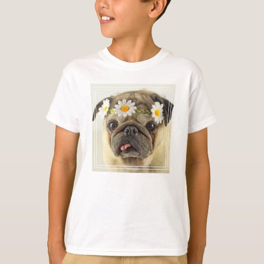 Pug met Daisy Crown T-shirt (Voorkant)