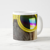 Pug met Goggles Grote Koffiekop (Voorkant rechts)