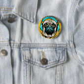Pug met hoofdtelefoon ronde button 5,7 cm (In situ)