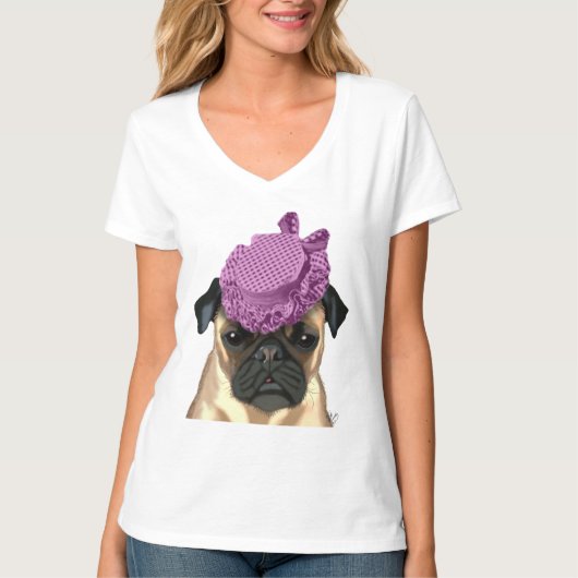 Pug met  Paars Pet T-shirt (Voorkant)