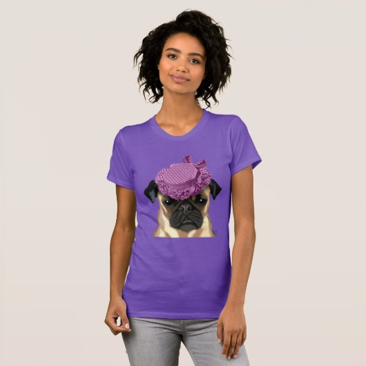 Pug met  Paars Pet T-shirt (Voorkant volledig)