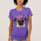 Pug met  Paars Pet T-shirt (Voorkant)