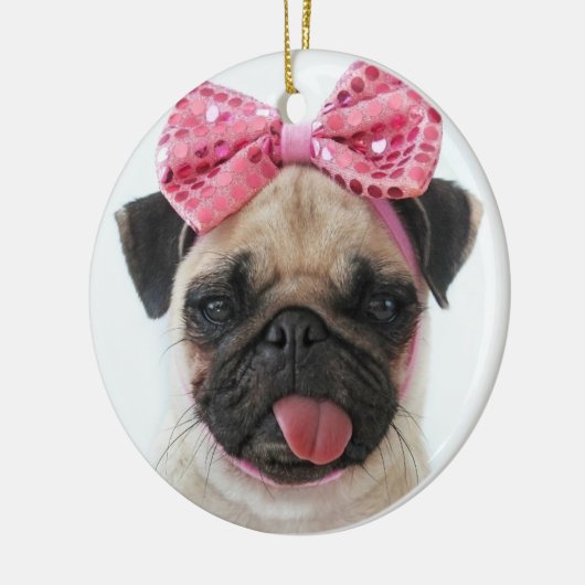 Pug met roze romp keramisch ornament (Links)