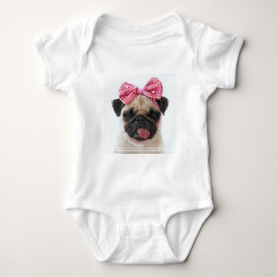 Pug met roze romp romper
