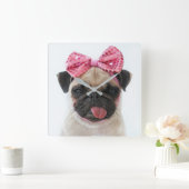 Pug met roze romp vierkante klok (Huis)