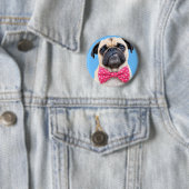 Pug met roze strik ronde button 5,7 cm (In situ)