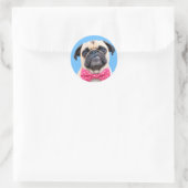 Pug met roze strik ronde sticker (Tas)