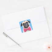 Pug met roze strik vierkante sticker (Envelop)