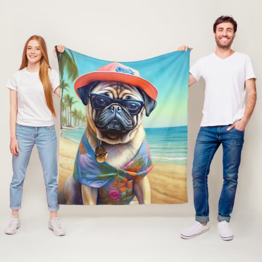 Pug on Beach, zomercadeau voor hondenliefhebber Fleece Deken (In situ)