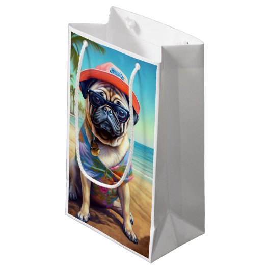 Pug on Beach, zomercadeau voor hondenliefhebber Klein Cadeauzakje (Voorkant Gekanteld)