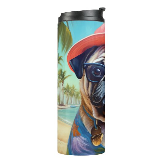 Pug on Beach, zomercadeau voor hondenliefhebber Thermosbeker (Gedraaid links)