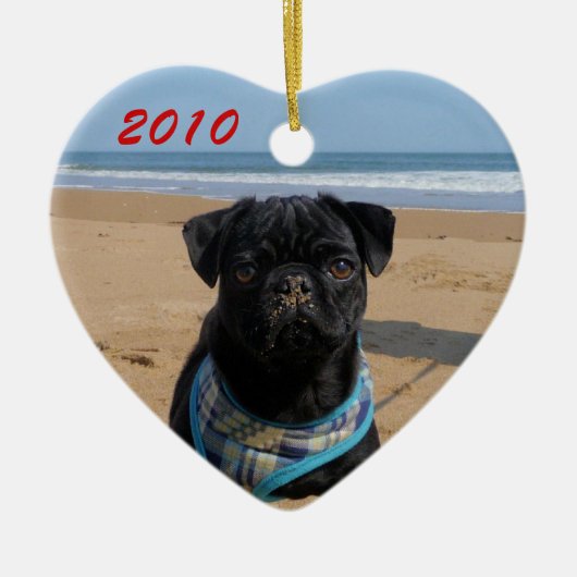 Pug on the Beach Heart Ornament (Voorkant)