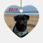 Pug on the Beach Heart Ornament (Achterkant)