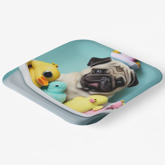 Pug Paradise: Een zwemschoonheid op de buis Papieren Bordje (Gebogen)