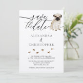 Pug puppy bruiloft kalligrafie script save the date (Staand voorkant)
