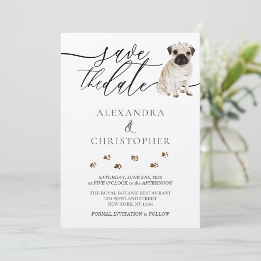 Pug puppy bruiloft kalligrafie script save the date (Staand voorkant)