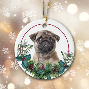 Pug Puppy Dog Evergreen Berry Wreath Keramisch Ornament