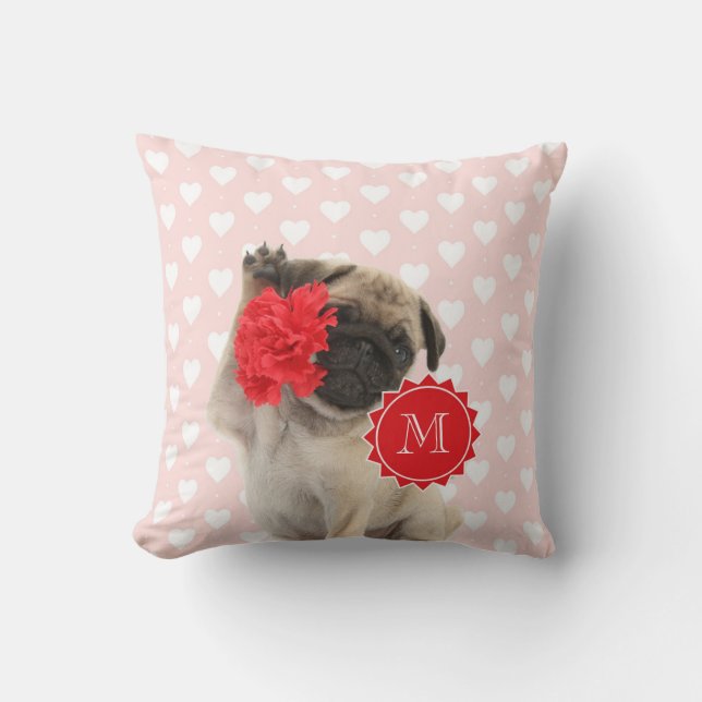 Pug Puppy holding Red Carnance Monogram Kussen (Voorkant)