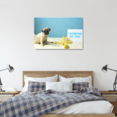 Pug puppy op bed naast de telefoon en canvas afdruk (Insitu (Slaapkamer))