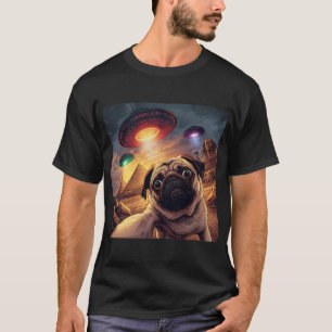 Pug Selfie in Egypte Grappige UFO Alien Piramide  T-shirt