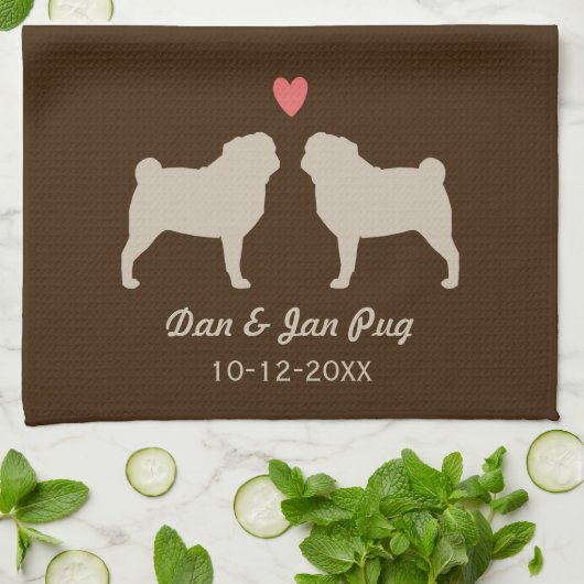 Pug Silhouettes met hart en tekst Theedoek (Gevouwen)