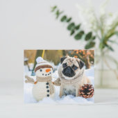 Pug Sitting Next to Snowman in Winter Briefkaart (Staand voorkant)