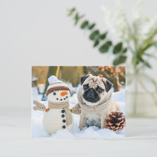 Pug Sitting Next to Snowman in Winter Briefkaart (Staand voorkant)