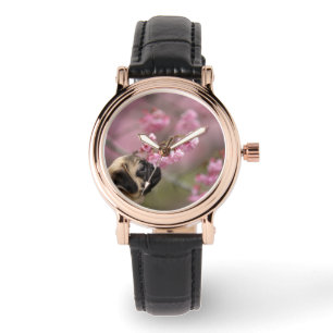 Pug Smelling Cherry Blossom Horloge