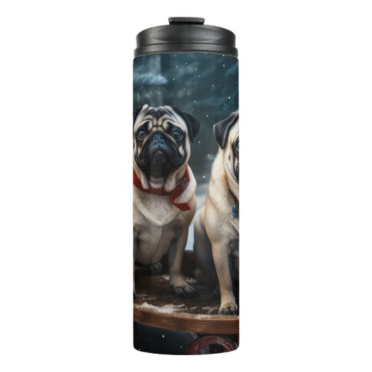 Pug Snowy Sleigh Kerstmisdecor Thermosbeker (Voorkant)