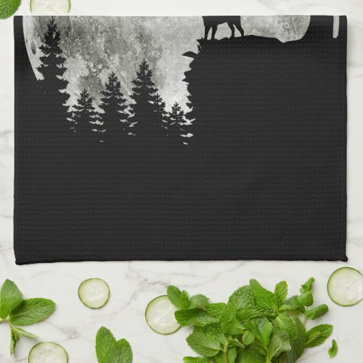 Pug Stand Op Berg Spooky Halloween Moon Theedoek (Gevouwen)