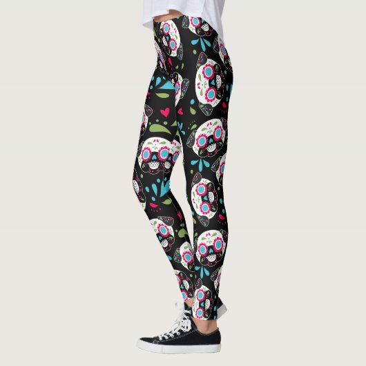 Pug Sugar Skull Pattern op Black Leggings (Links)
