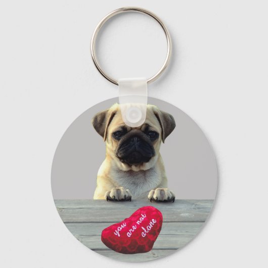 Pug Wishing Happy Valentine's day Heart-sleutelket Sleutelhanger (Voorkant)