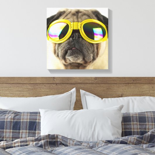 Pug with Goggles Canvas Afdruk (Insitu (Slaapkamer))