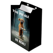 Puggle Mic Drop Medium Cadeauzakje (Voorkant Gekanteld)