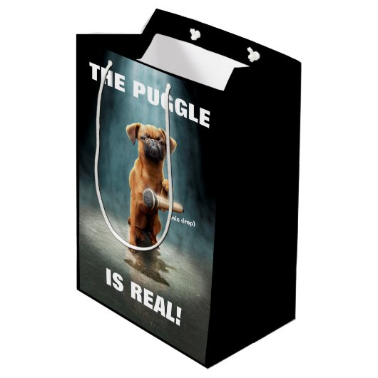 Puggle Mic Drop Medium Cadeauzakje (Achterkant Gekanteld)
