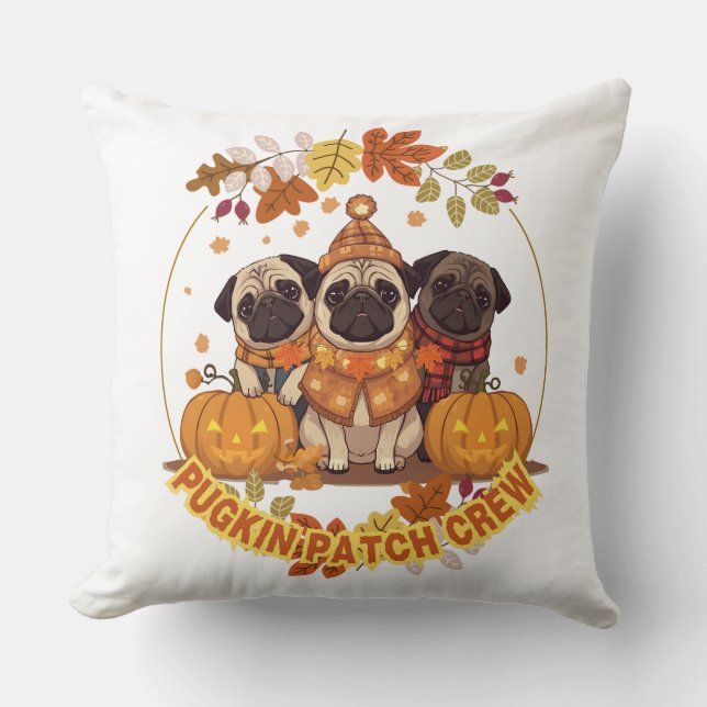 Pugkin Patch Crew | Grappige Mopshagedis Halloween Kussen (Voorkant)