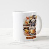 Pugkin Spice Latte – Cute Autumn Pug Coffee Design Grote Koffiekop (Voorkant rechts)