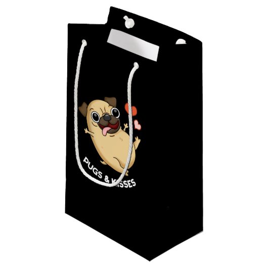Pugs En Kisses Grappige Hond Pun Donker BG Klein Cadeauzakje (Voorkant Gekanteld)