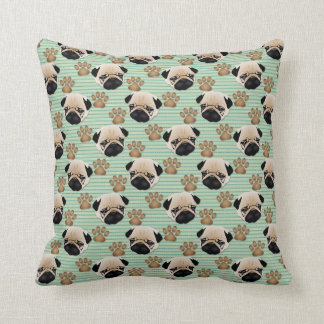 Pugs en poten op groene strepen kussen
