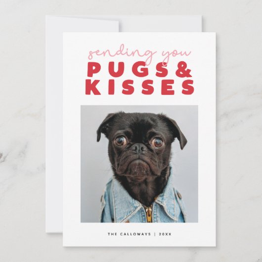PUGS & KISSES Funny Pug Dog Kerstmis Feestdagenkaart (Voorkant)