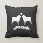 Pugs Love - Dog Silhouettes with Heart Kussen<br><div class="desc">Deze schattige Pugs decoratieve gooiende kussen maken een oorspronkelijk cadeau voor bruiloften of verjaardagen. Witte silhouettes van twee pugs in liefde. Een leuk cadeautje voor nieuwigheden,  vrijgezellenfeesten,  Valentijnsdag,  huisvreters en verjaardagsdagen.</div>