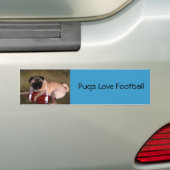 Pugs Love Football. Bumpersticker (Op auto)