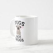 Pugs not Drugs Koffiemok (Voorkant links)