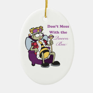 puinhoop met koningin bij keramisch ornament
