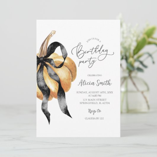 Pumpkin Black Bow Verjaardagsfeestje uitnodiging (Staand voorkant)