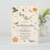 Pumpkin Boo 1st Birthday Invitation | Hey Boo Hall Kaart (Staand voorkant)