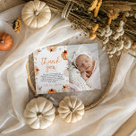 Pumpkin eerste verjaardag foto Dank u Kaart<br><div class="desc">Stuur een welgemeend briefje met deze schattige pompoenfoto bedankkaart. Met waterverf pompoenen, rustieke herfstbloemen en ruimte voor het afbeelding van uw baby, is dit ontwerp ideaal om gasten te bedanken na een klein pompoenfeest. Personaliseer met de naam, het bericht en de foto van uw kind om creëer een zoete herinnering...</div>