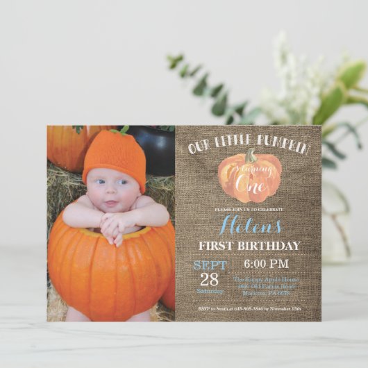 Pumpkin First Birthday Invitation Blue Burlap Kaart (Staand voorkant)