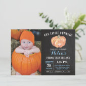 Pumpkin First Birthday Invitation Blue Chalkboard Kaart (Staand voorkant)